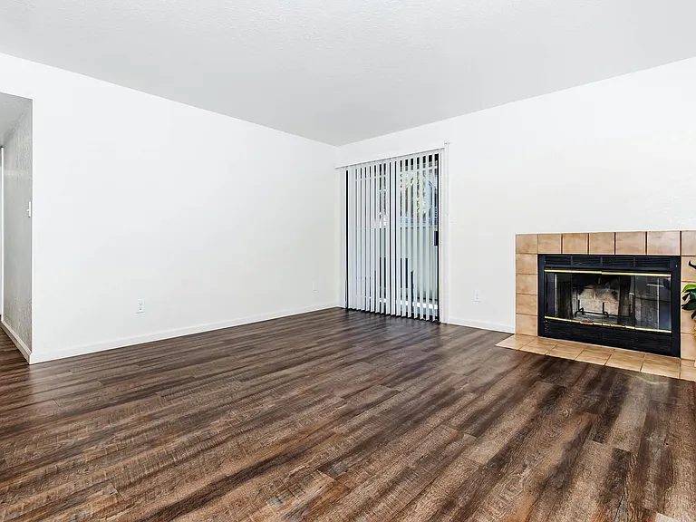 Victoria Square Apartments — Photo 26