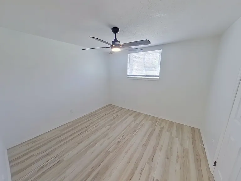 1031 N Edwards Ave — Photo 12