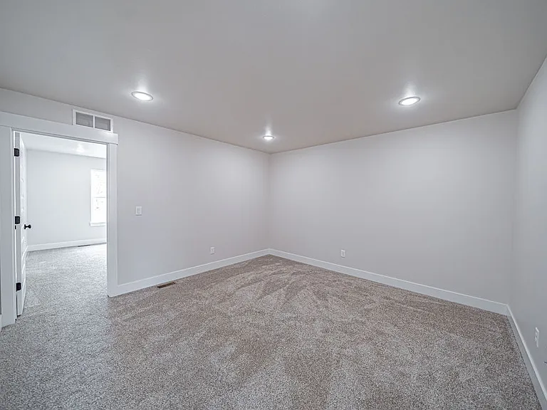 2998 Huntshire Ave — Photo 29