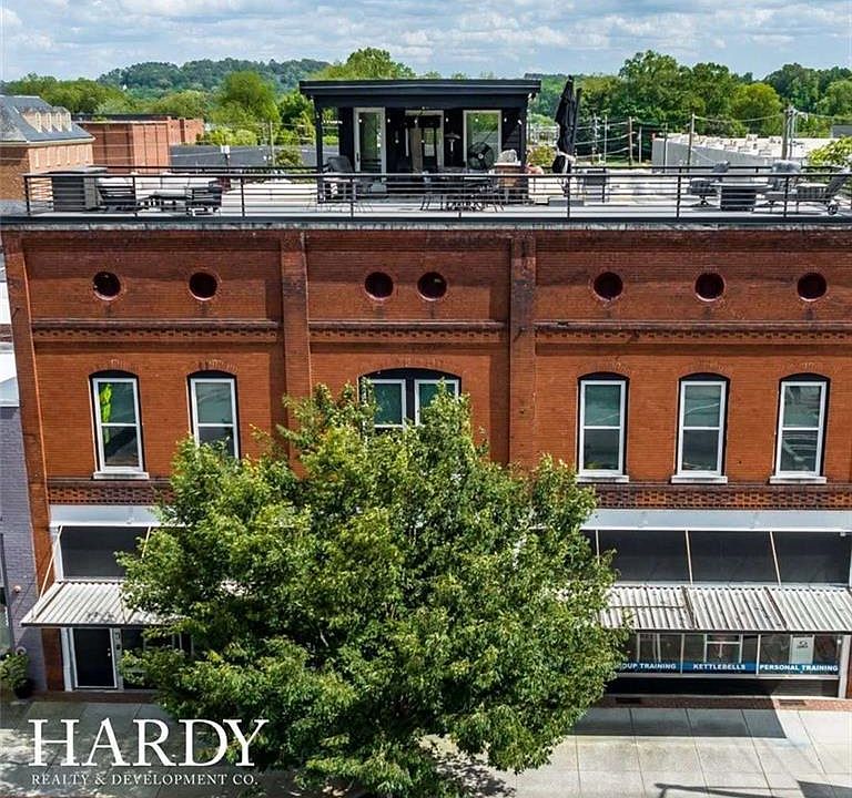 1st image of 100 Broad St
