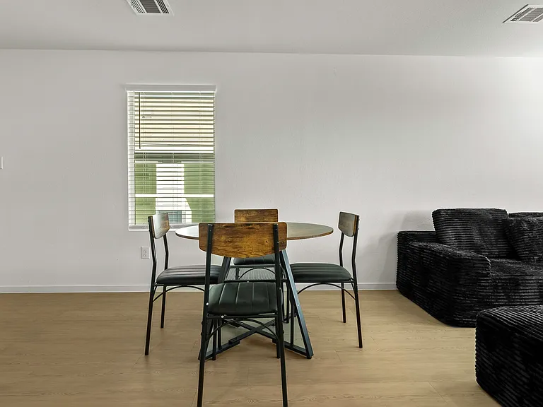 1527 Tiptop Mdw — Photo 6