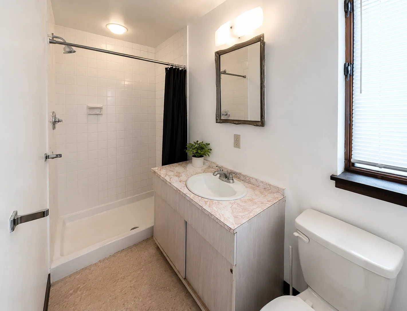 528 Saint Clair Avenue - 2A — Photo 4