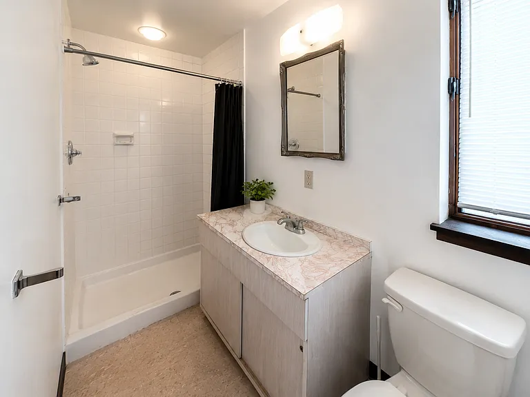 528 Saint Clair Ave #2A — Photo 5