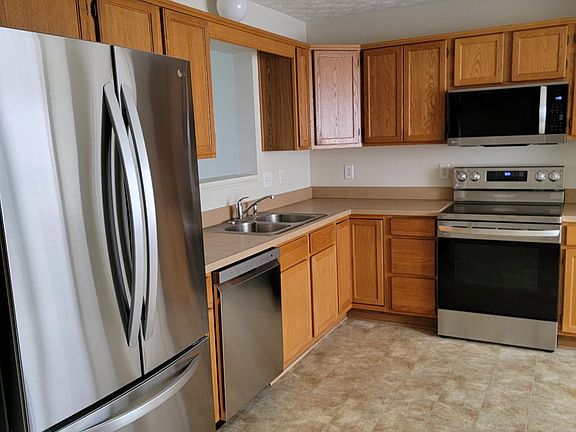 3rd image of 102 Seabreeze Ln