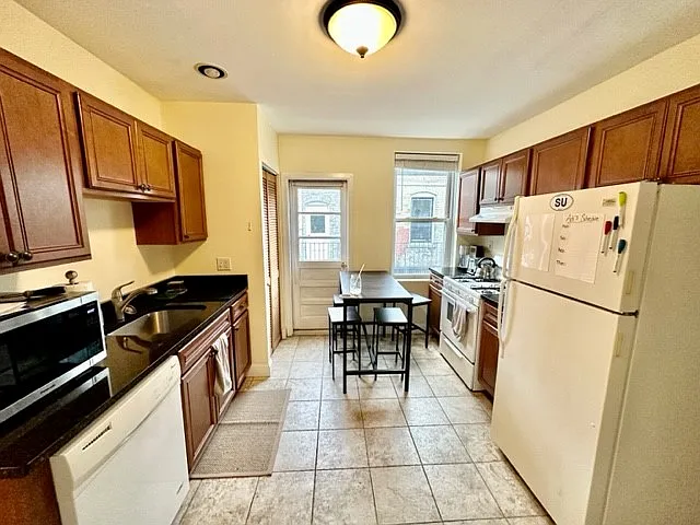 214 Hanover St #1 — Photo 7