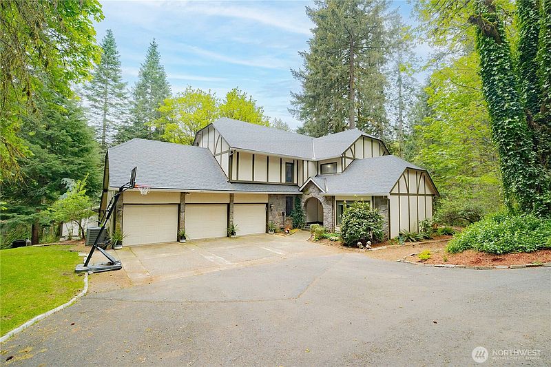 2nd image of 14435 NE Valley View Lane