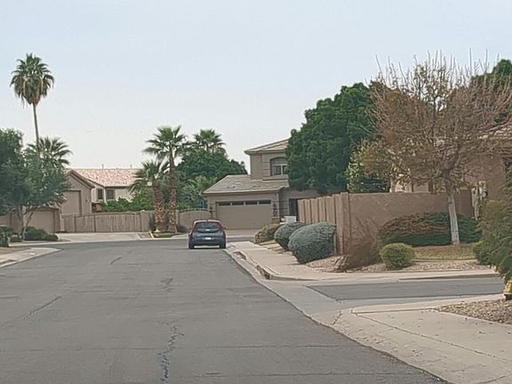 5th image of 1059 E Erie Ct