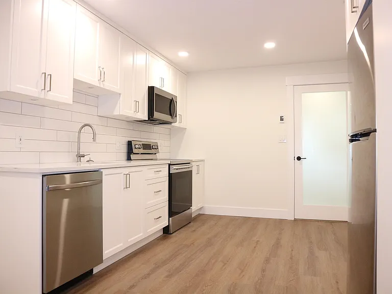 688 Cassiar St — Photo 5