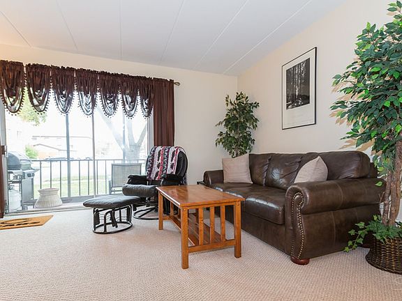 4th image of 7330 Sandalwood Dr #104