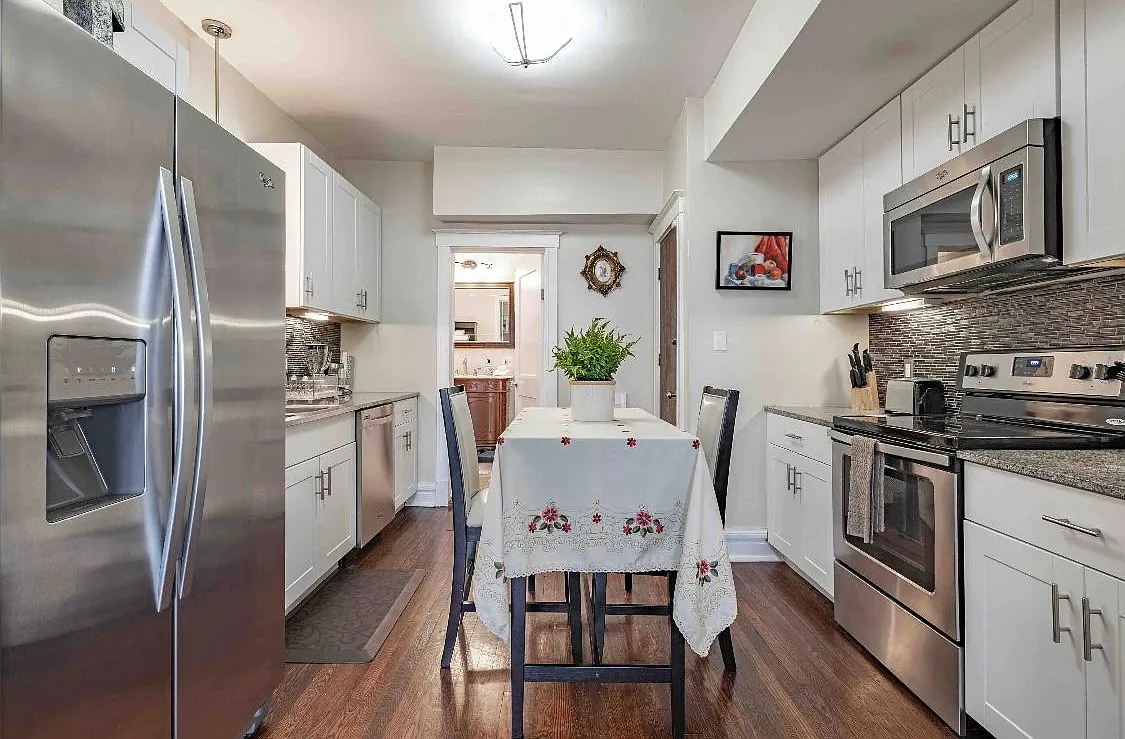 6136 Delmar Blvd — Photo 2