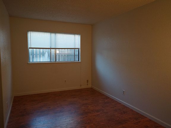 4th image of 8349 Summer Creek Ct