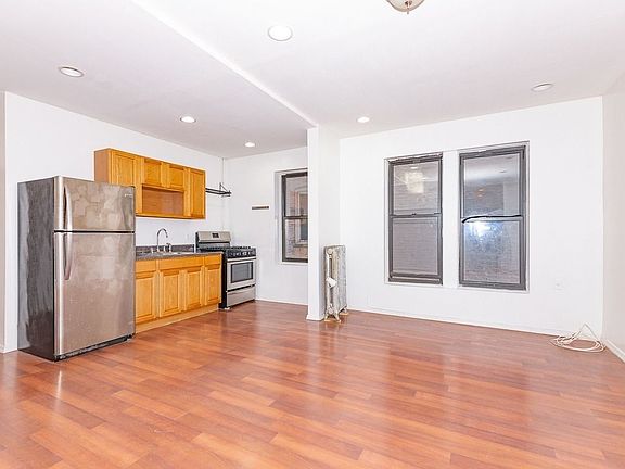 4th image of 560 Lincoln Pl #Ee