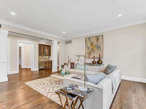 3rd image of 1 Georgian Acres St