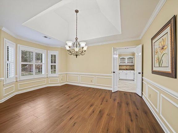5th image of 813 Meadow Vale Dr