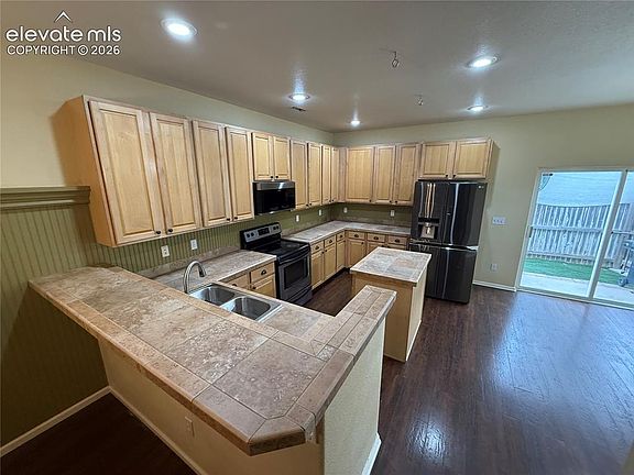 5th image of 8309 Confluence Point