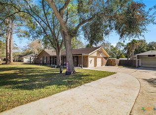 204 Brooks Rd, Victoria, TX 77904