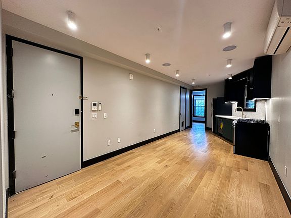 4th image of 41 Van Wagenen Ave #L2
