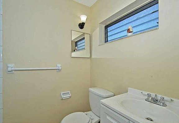 5th image of 3270 NW 17th St