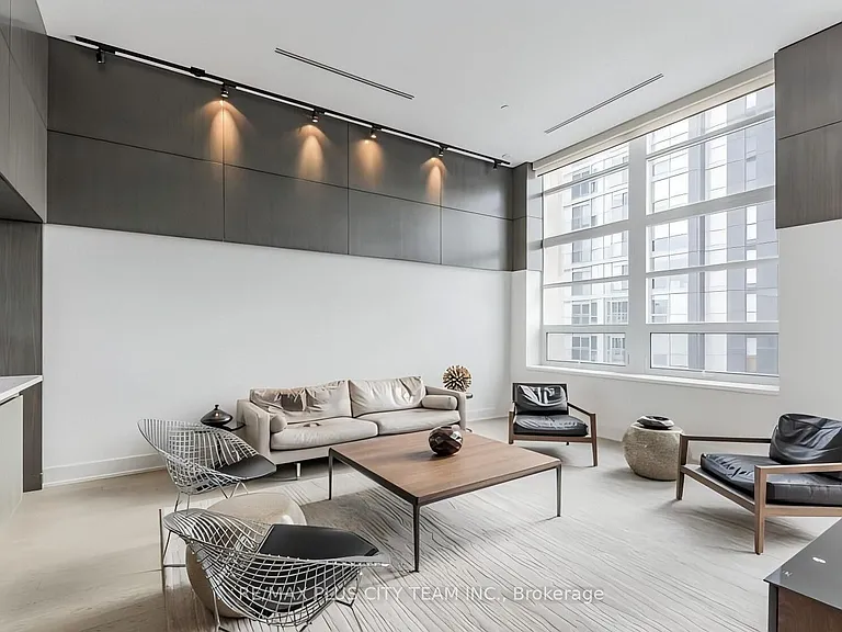 111 Saint Clair Ave W #902 — Photo 24