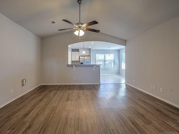 4th image of 14621 E 112th Pl N