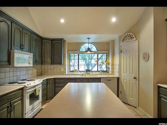 4th image of 1088 E Breton Woods Ln