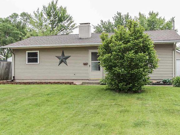 3rd image of 1029 Holly Dr