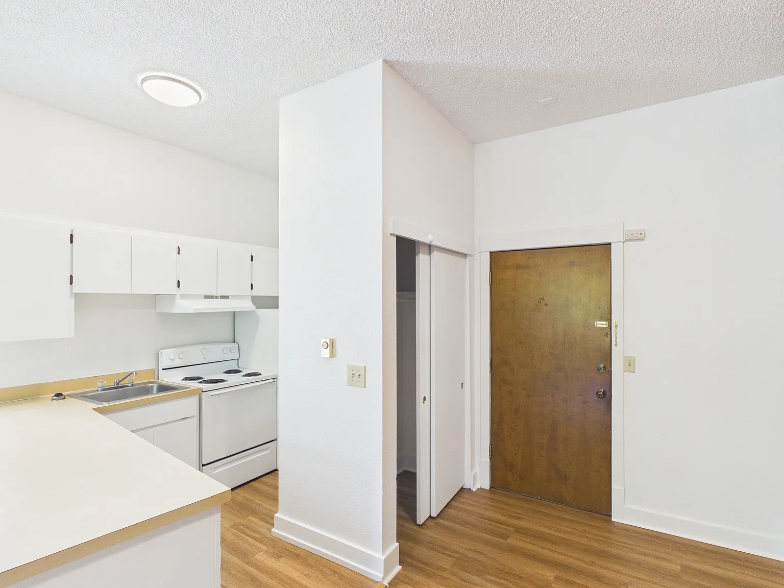 1 bed, 575 sqft, $1,200 — Photo 4