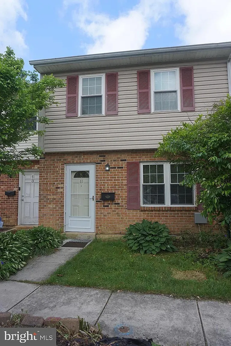 3 bed, 1350 sqft, $2,300 — Photo 1