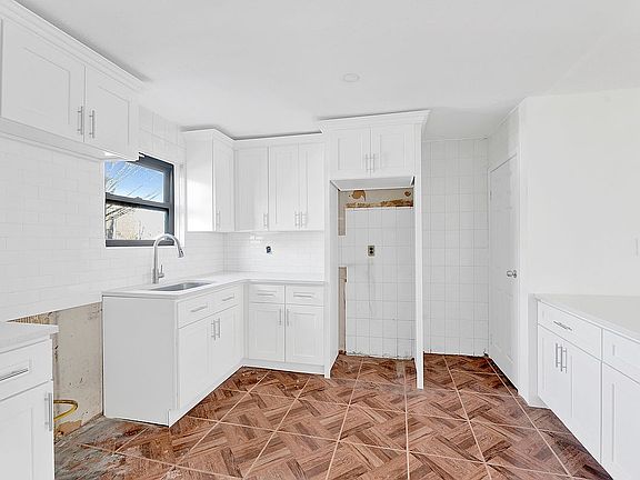 4th image of 559 Cleveland St #2