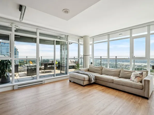 958 Ridgeway Ave #1905, Coquitlam, BC V3K 0C5