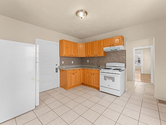 4th image of 60 Commercial St