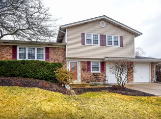 1315 Parker Pl, Elk Grove Village, IL 60007