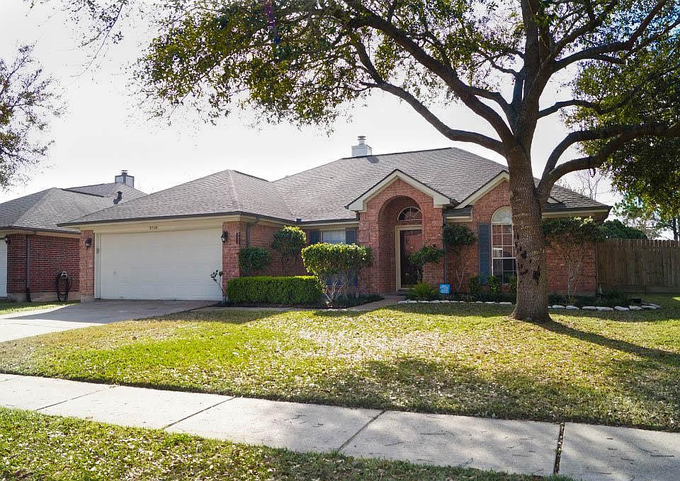 1st image of 2702 Plantation Dr
