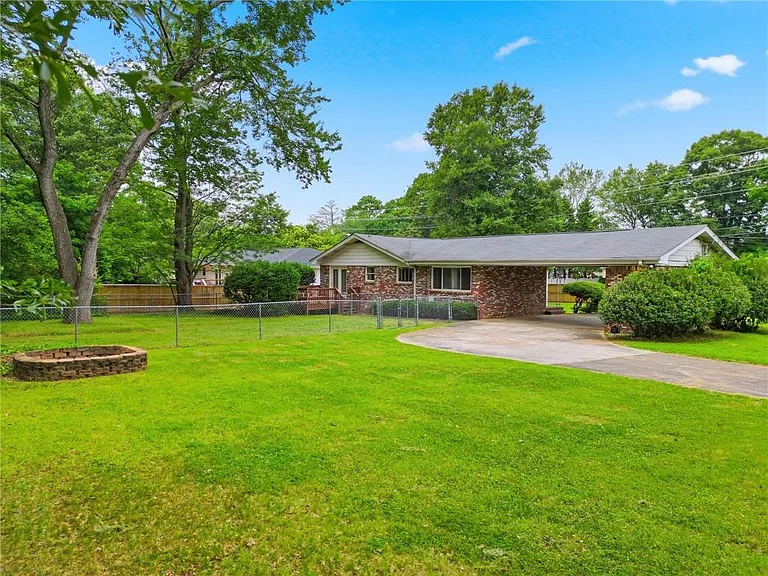1808 Sandy Plains Rd — Photo 28