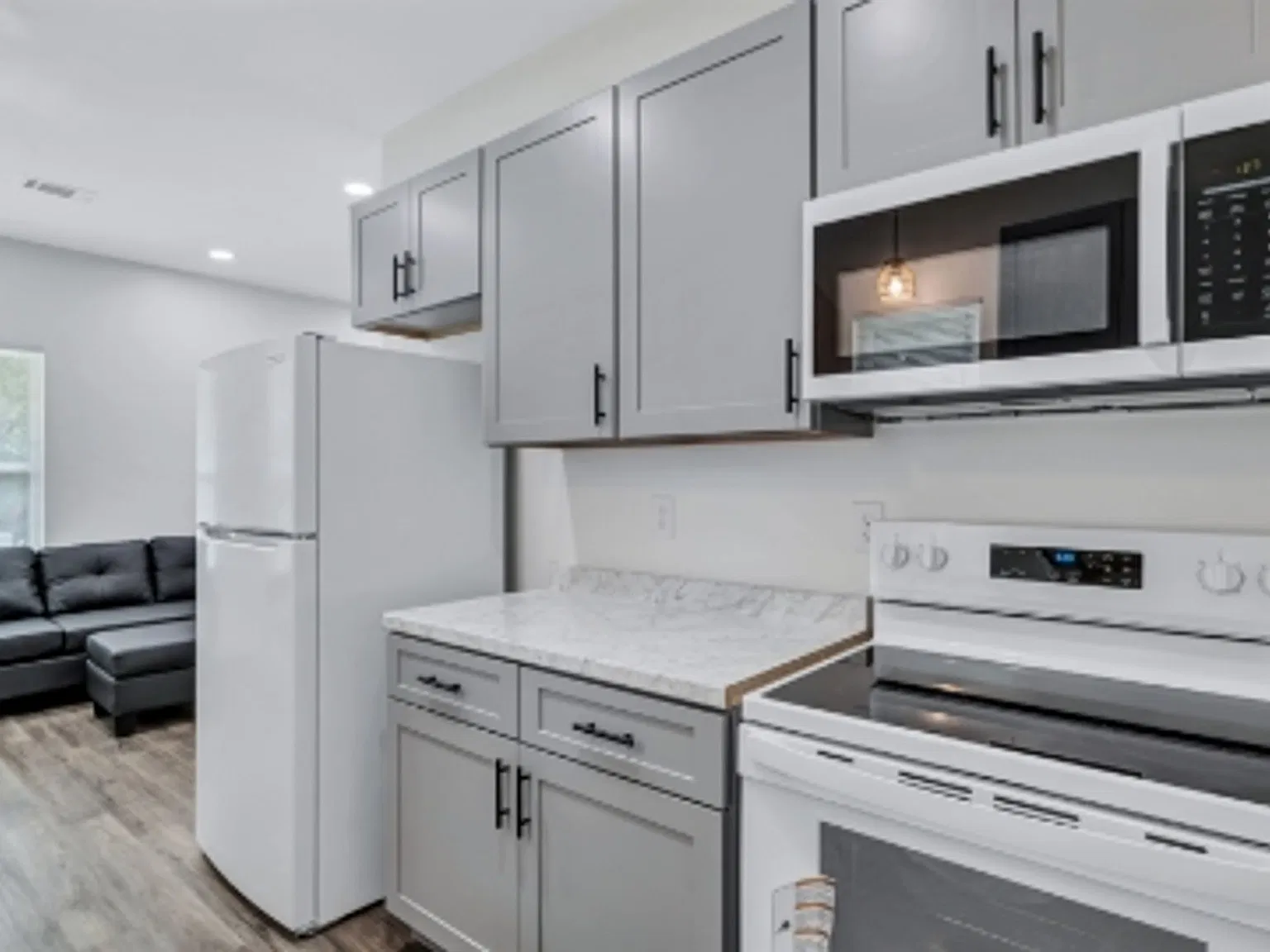 700 Carmen Ave — Photo 1
