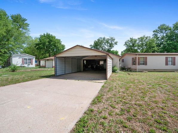 4866 S Bluff St, Wichita, KS 67210