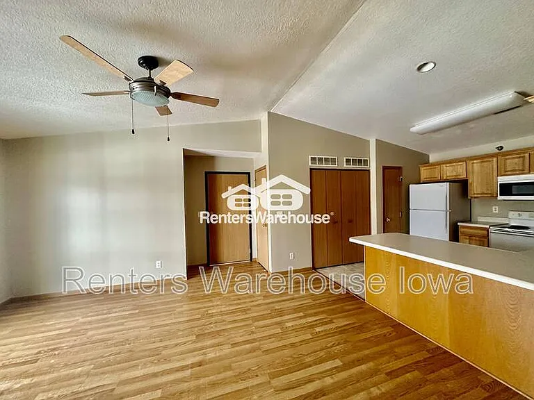 5924 Sutton Pl #10 — Photo 9