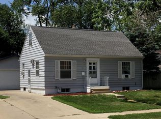 146 18th St SW, Cedar Rapids, IA 52404