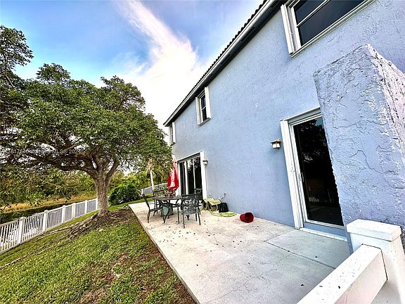 3rd image of 16588 NW 17th St