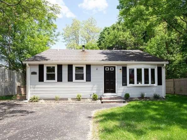 26 Crosby Rd, Brockton, MA 02302