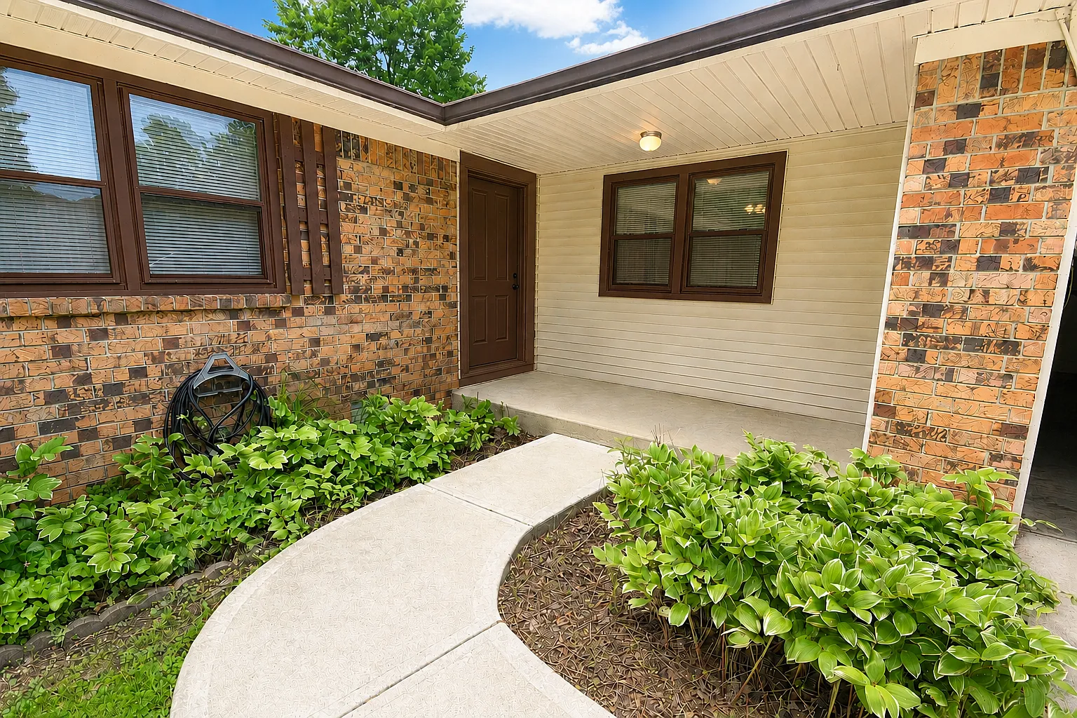 3 bed, 1362 sqft, $2,100 — Photo 3