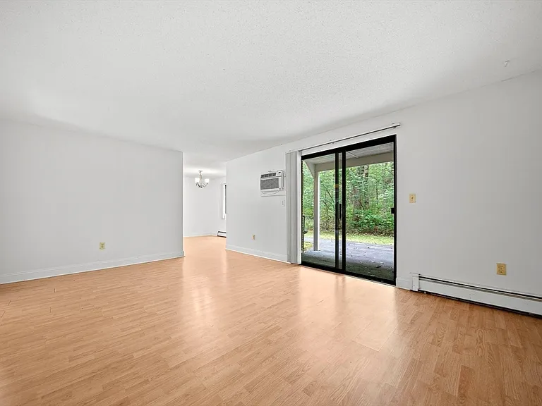 1810 Skyline Dr — Photo 2