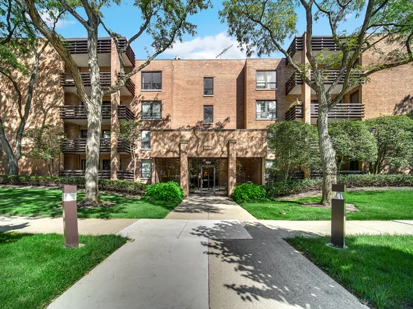 1066 Shermer Rd APT 11, Northbrook, IL 60062