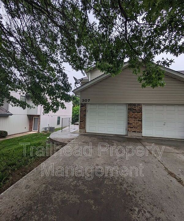 1st image of 307 NE Timbercreek Dr