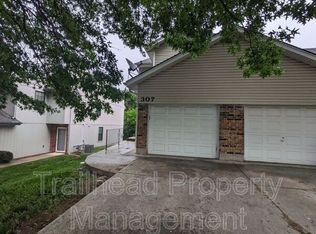 307 NE Timbercreek Dr, Lees Summit, MO 64086