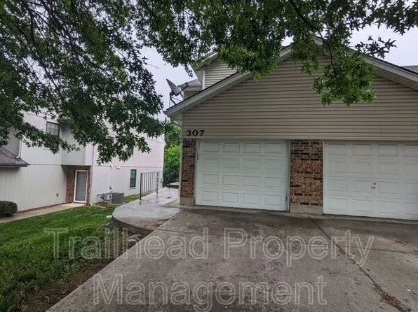 307 NE Timbercreek Dr, Lees Summit, MO 64086