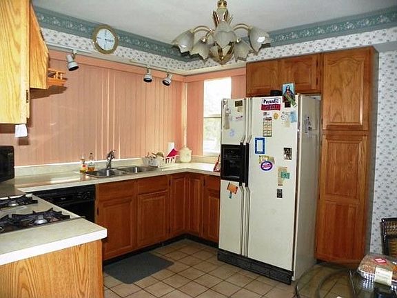 3rd image of 3854 N Plainfield Ave