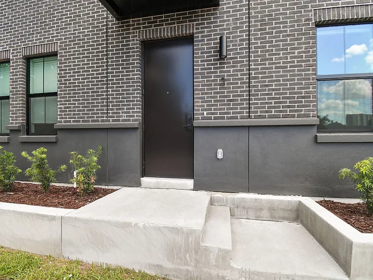 1218 E Kay St #21 — Photo 11