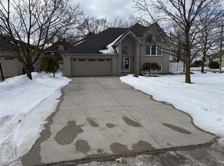 2005 Shawnee Rd, Tecumseh, ON N8N4P5