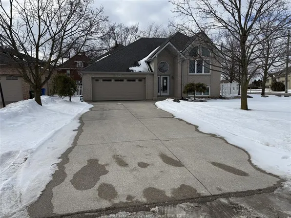 2005 Shawnee Rd, Tecumseh, ON N8N 4P5